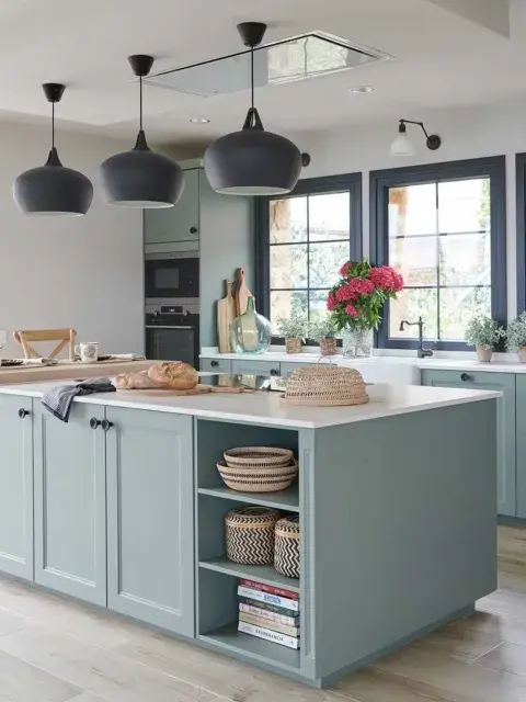 Resistencia a la humedad: fundamental en la cocina. El roble es un gran aliado en este sentido. Resistencia a la humedad: fundamental en la cocina. El roble es un gran aliado en este sentido.