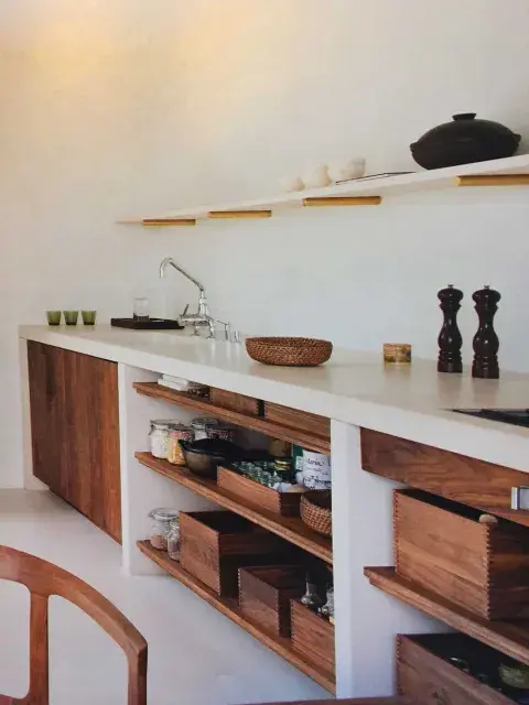 Ofrece una alta resistencia frente a manchas, arañazos, golpes, productos químicos y agentes de limpieza, conservando su apariencia original con el paso del tiempo. Ofrece una alta resistencia frente a manchas, arañazos, golpes, productos químicos y agentes de limpieza, conservando su apariencia original con el paso del tiempo.