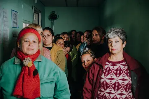 Las mujeres de ACIFAD participaron doblemente en la película: compartiendo sus historias y también representando sus propios roles. Hay escenas que incluso fueron improvisadas y cada una pudo expresarse desde su propia realidad. Las mujeres de ACIFAD participaron doblemente en la película: compartiendo sus historias y también representando sus propios roles. Hay escenas que incluso fueron improvisadas y cada una pudo expresarse desde su propia realidad.