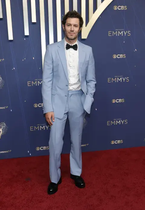 Adam Brody en la alfombra roja de los Premios Emmy 2025. Adam Brody en la alfombra roja de los Premios Emmy 2025.
