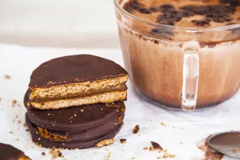 El alfajor argentino fue elegido como la mejor galletita del mundo. El alfajor argentino fue elegido como la mejor galletita del mundo.