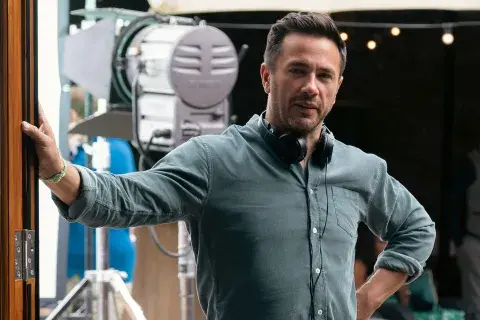 William Bridges es el director y coguionista de All Of You. William Bridges es el director y coguionista de All Of You.