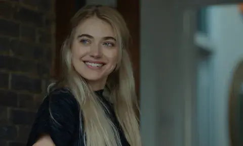 Imogen Poots interpreta a Laura en All Of You. Imogen Poots interpreta a Laura en All Of You.