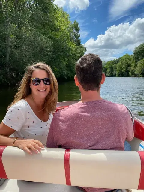 Cécile y Andrés, quien imprimió para siempre la historia que vivieron en una novela que editó Odelia.