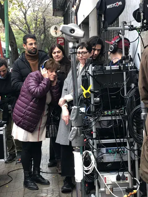 Dice Andrea Casamento que cuando vio la película, en el trabajo de Natalia Oreiro se reconoció a sí misma: "Me sorprendió cómo hace gestos y tiene actitudes en las que soy exactamente yo. La veo en la pantalla y me veo a mí. Yo vibraba de la misma manera que se la ve vibrar cuando actúa". Dice Andrea Casamento que cuando vio la película, en el trabajo de Natalia Oreiro se reconoció a sí misma: "Me sorprendió cómo hace gestos y tiene actitudes en las que soy exactamente yo. La veo en la pantalla y me veo a mí. Yo vibraba de la misma manera que se la ve vibrar cuando actúa".