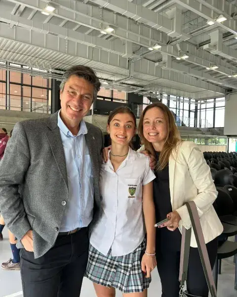 Betina O'Connell en la actualidad, junto a su esposo e hija. Betina O'Connell en la actualidad, junto a su esposo e hija.