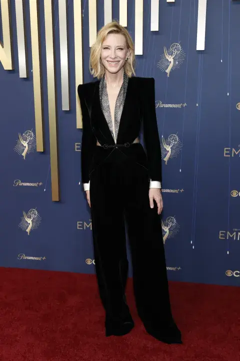 Cate Blanchett en la alfombra roja de los Premios Emmy 2025. Cate Blanchett en la alfombra roja de los Premios Emmy 2025.