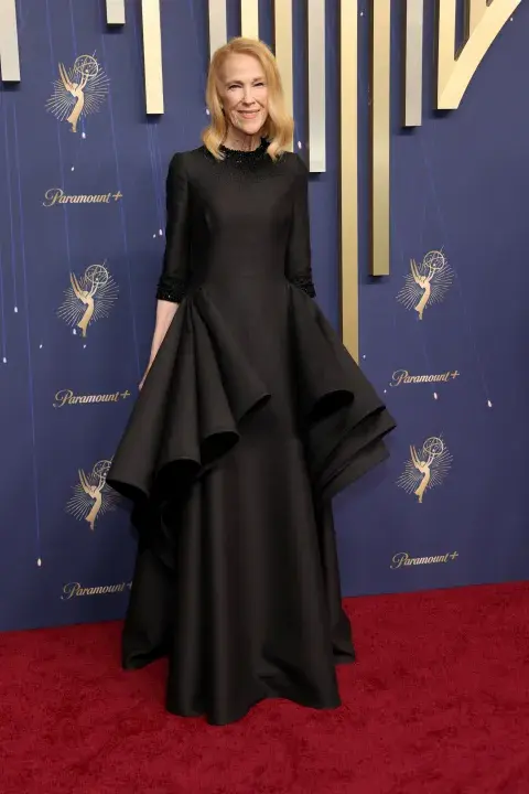 Catherine O'Hara en la alfombra roja de los Premios Emmy 2025. Catherine O'Hara en la alfombra roja de los Premios Emmy 2025.