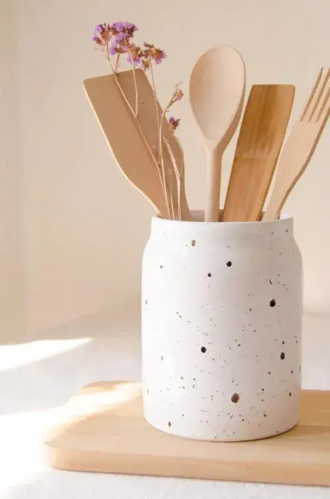 Madera en la cocina: cómo darle un toque cálido a tu hogar sin reforma Madera en la cocina: cómo darle un toque cálido a tu hogar sin reforma