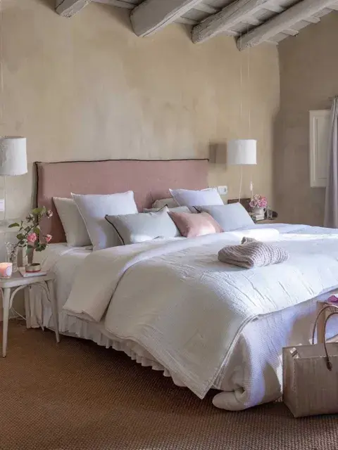 Mantener el dormitorio despejado siempre potencia el estilo. Mantener el dormitorio despejado siempre potencia el estilo.