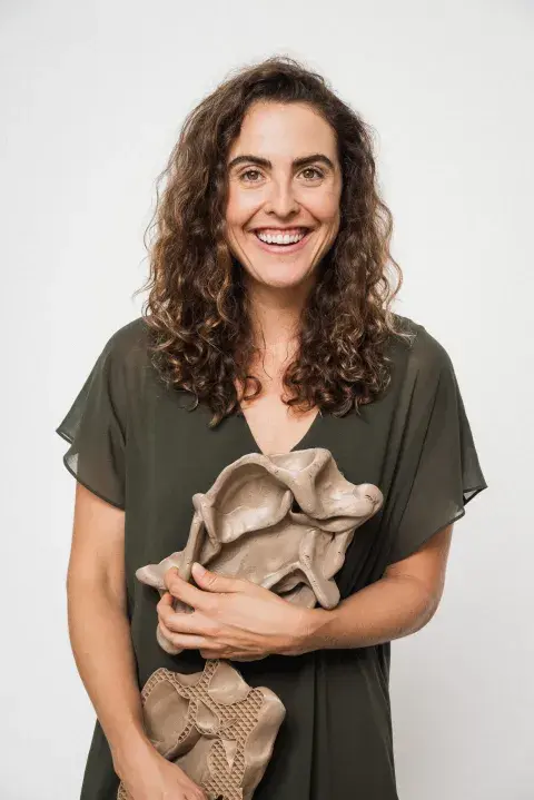 Delfina Velar de Irigoyen lanzó en Les Marais la pieza modular Gafa, un mueble escultura impreso en 3D. Delfina Velar de Irigoyen lanzó en Les Marais la pieza modular Gafa, un mueble escultura impreso en 3D.