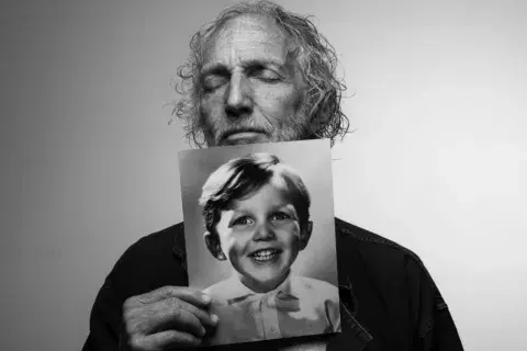Boy Olmi recurre a su historia personal como insumo para el trabajo dramático. Boy Olmi recurre a su historia personal como insumo para el trabajo dramático.