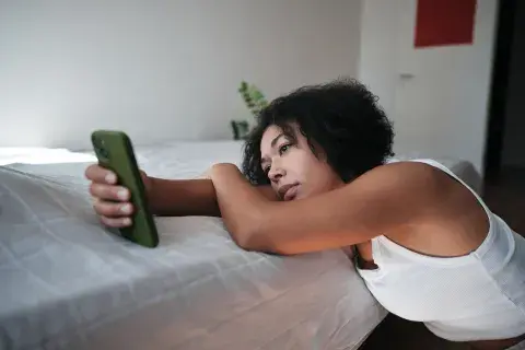 Cinco formas para evitar el doomscrolling y perder tiempo con el celular Cinco formas para evitar el doomscrolling y perder tiempo con el celular