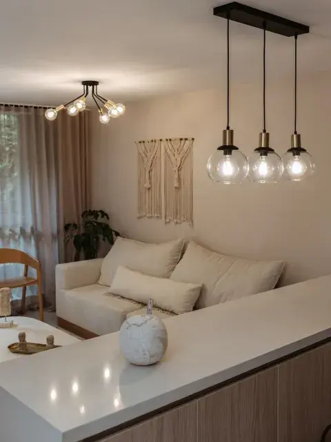 Ajustá intensidad, color y horarios para adaptar el ambiente a cada momento. Ajustá intensidad, color y horarios para adaptar el ambiente a cada momento.