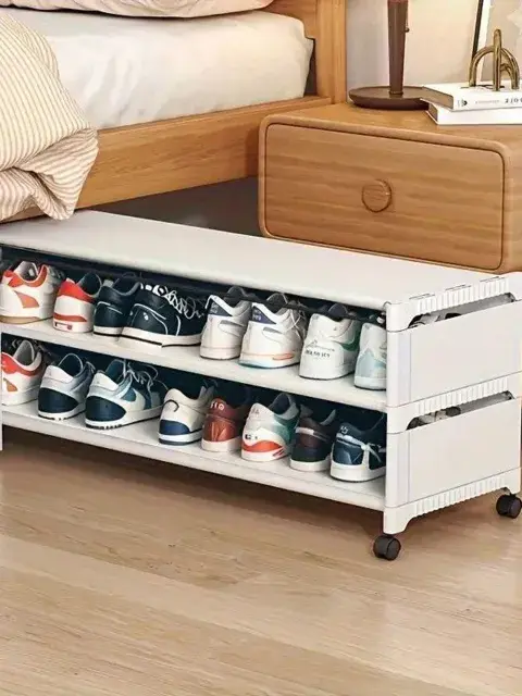 Mantén la forma de tus zapatos con papel o hormas y protégelos del polvo con bolsas de tela, asegurando que luzcan impecables por más tiempo. Mantén la forma de tus zapatos con papel o hormas y protégelos del polvo con bolsas de tela, asegurando que luzcan impecables por más tiempo.