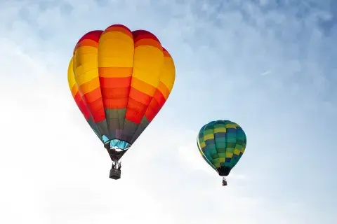 El festival abrirá sus puertas a las 15:00 y se extenderá hasta las 23:00. El festival abrirá sus puertas a las 15:00 y se extenderá hasta las 23:00.