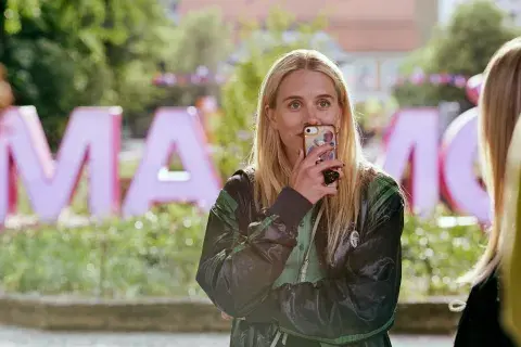 Diario de una chica experta en desastres de amor fue presentada como una divertida comedia romántica.