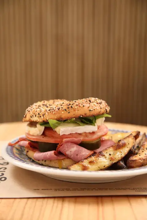 hot_pastrami_bagels_bagels.jpg