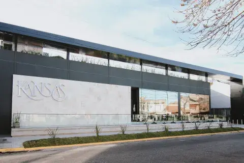 Kansas American Cuisine desembarcó en Las Lomitas 