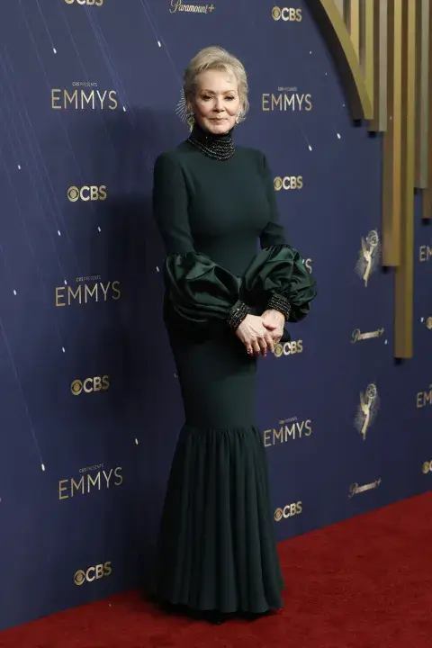Jean Smart en la alfombra roja de los Premios Emmy 2025. Jean Smart en la alfombra roja de los Premios Emmy 2025.