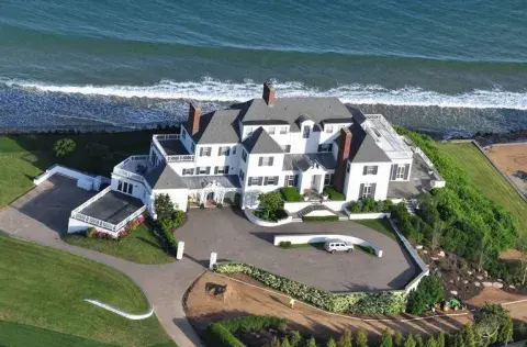 La mansión de Taylor Swift en Westerly: aquí se celebraría el casamiento con Travis Kelce. La mansión de Taylor Swift en Westerly: aquí se celebraría el casamiento con Travis Kelce.
