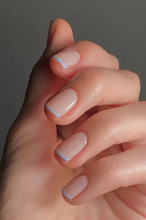 Las uñas minimalistas que serán tendencia en el verano 2026: Micro French. Las uñas minimalistas que serán tendencia en el verano 2026: Micro French.