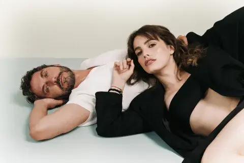 Lux Pascal junto a Paco León, quien interpreta un rol en la película; juntos protagonizan una historia de amor. Lux Pascal junto a Paco León, quien interpreta un rol en la película; juntos protagonizan una historia de amor.