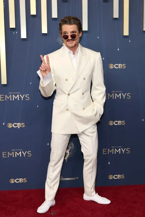 Pedro Pascal en la alfombra roja de los Premios Emmy 2025. Pedro Pascal en la alfombra roja de los Premios Emmy 2025.