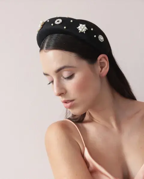 Accesorios para el pelo: las diademas no pasan de moda. Accesorios para el pelo: las diademas no pasan de moda.