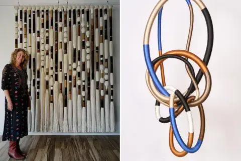 Sogas, textiles, nudos. A la izquierda, Cristina Codern con su obra. A la derecha, una pieza de esús Pedraglio Belmont. Sogas, textiles, nudos. A la izquierda, Cristina Codern con su obra. A la derecha, una pieza de esús Pedraglio Belmont.
