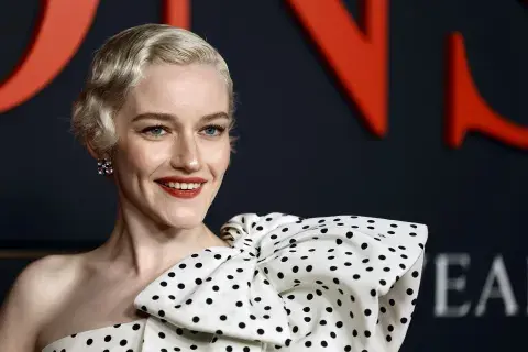 Foto de Julia Garner. Foto de Julia Garner.