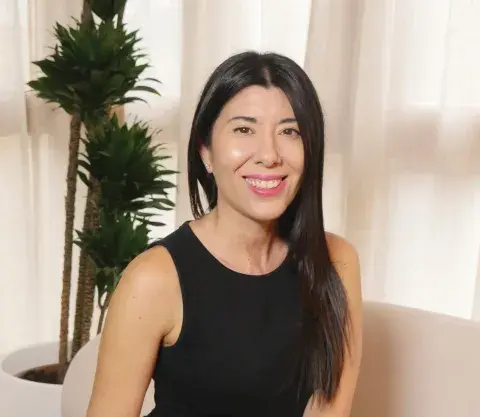 En Vive en donde sueñas, Estefanía “Tef” Acevedo se propone tender un puente entre esos dos mundos: el de los sueños y el de la planificación concreta. En Vive en donde sueñas, Estefanía “Tef” Acevedo se propone tender un puente entre esos dos mundos: el de los sueños y el de la planificación concreta.