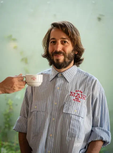 El café abre de miércoles a domingo en Añasco 2543. El café abre de miércoles a domingo en Añasco 2543.