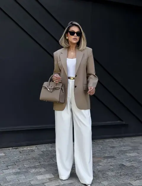 El blazer: una de las prendas esenciales que pueden usarse en la oficina y para salir. El blazer: una de las prendas esenciales que pueden usarse en la oficina y para salir.