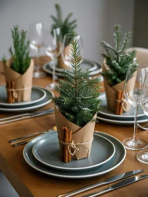 Pequeños pinos de centro de mesa Pequeños pinos de centro de mesa