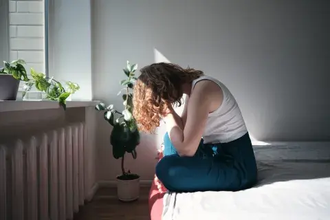 Las alteraciones del sueño son señales de alerta del burnout de fin de año.