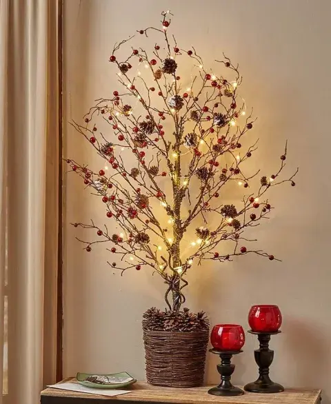 Mini árboles de Navidad: 6 ideas para decorar con encanto incluso en espacios pequeños Mini árboles de Navidad: 6 ideas para decorar con encanto incluso en espacios pequeños