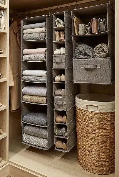 Orden en el placard: 5 claves para organizar tu ropa y ganar espacio Orden en el placard: 5 claves para organizar tu ropa y ganar espacio
