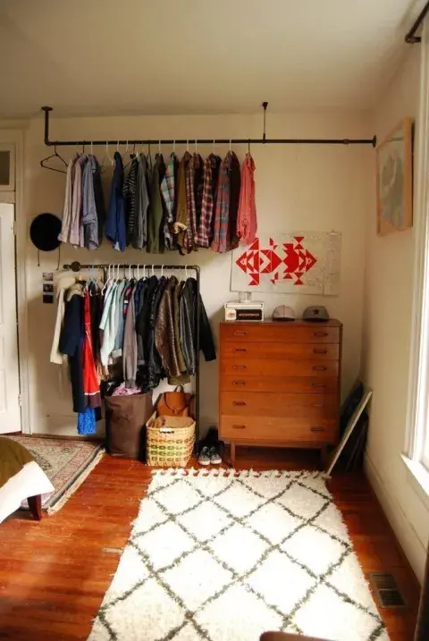 Foto de barra para colgar ropa.