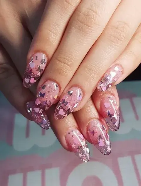 Ideas de uñas con brillos para la primavera: Brillo encapsulado en gel. Ideas de uñas con brillos para la primavera: Brillo encapsulado en gel.