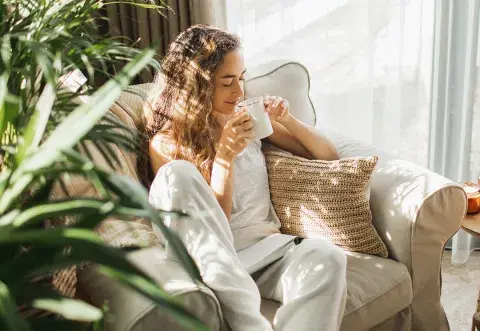 La propuesta slow se centra también en crear zonas donde se pueda leer, meditar o simplemente mirar por la ventana. La propuesta slow se centra también en crear zonas donde se pueda leer, meditar o simplemente mirar por la ventana.