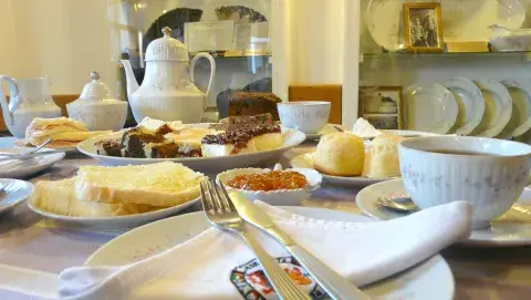 El auténtico té galés, que combina identidad, tradición y una exquisita propuesta gastronómica. El auténtico té galés, que combina identidad, tradición y una exquisita propuesta gastronómica.