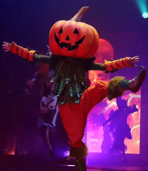 5. Circo Ánima – “Mundo Halloween” 5. Circo Ánima – “Mundo Halloween”