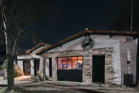 Desafinado Club, el oasis urbano de City Bell donde el jazz, la gastronomía y la mixología conviven al mismo nivel Desafinado Club, el oasis urbano de City Bell donde el jazz, la gastronomía y la mixología conviven al mismo nivel