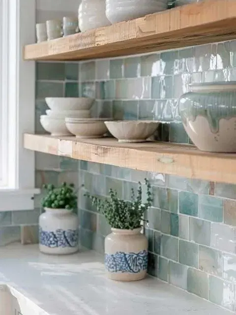 Su estructura no porosa lo hace altamente resistente a manchas y prolifera menos bacterias, lo que lo vuelve ideal para un uso intensivo en la cocina Su estructura no porosa lo hace altamente resistente a manchas y prolifera menos bacterias, lo que lo vuelve ideal para un uso intensivo en la cocina