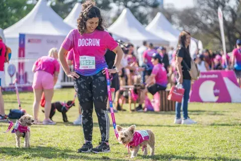 Dolores Madero, la creadora de DOGRUN, que trabaja hace 15 años por la tenencia responsable, y ahora brega por que se reconozcan los beneficios a la salud física y mental que representa esta relación con una mascota. Dolores Madero, la creadora de DOGRUN, que trabaja hace 15 años por la tenencia responsable, y ahora brega por que se reconozcan los beneficios a la salud física y mental que representa esta relación con una mascota.