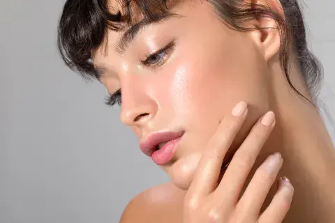 La tendencia más determinante de la temporada se centra en la base: una piel saludable, natural y perfectamente trabajada. La tendencia más determinante de la temporada se centra en la base: una piel saludable, natural y perfectamente trabajada.