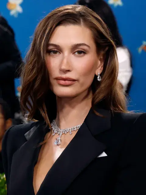 Hailey consolida su imperio de skincare… y también debe lidiar con las comparaciones Hailey consolida su imperio de skincare… y también debe lidiar con las comparaciones