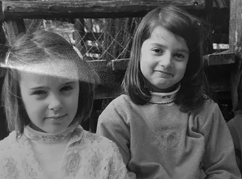 Rocío Bongiovanni y Luz Cavanna, amigas desde el jardín de infantes, crearon Veneno.