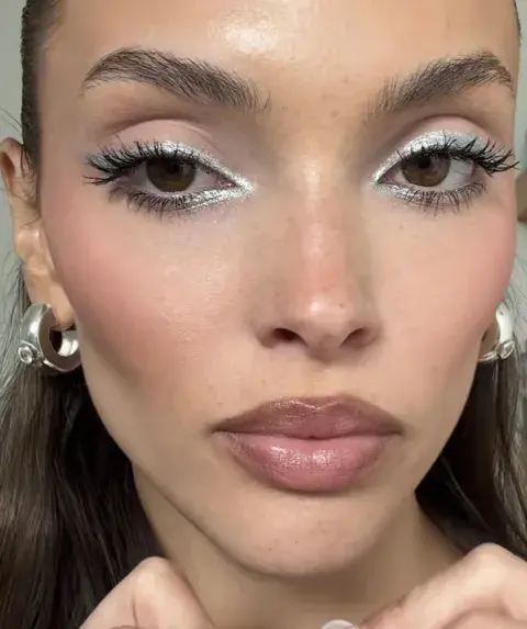 Futttura: cómo recrear un maquillaje futurista para el recital de Tini Stoesell Futttura: cómo recrear un maquillaje futurista para el recital de Tini Stoesell